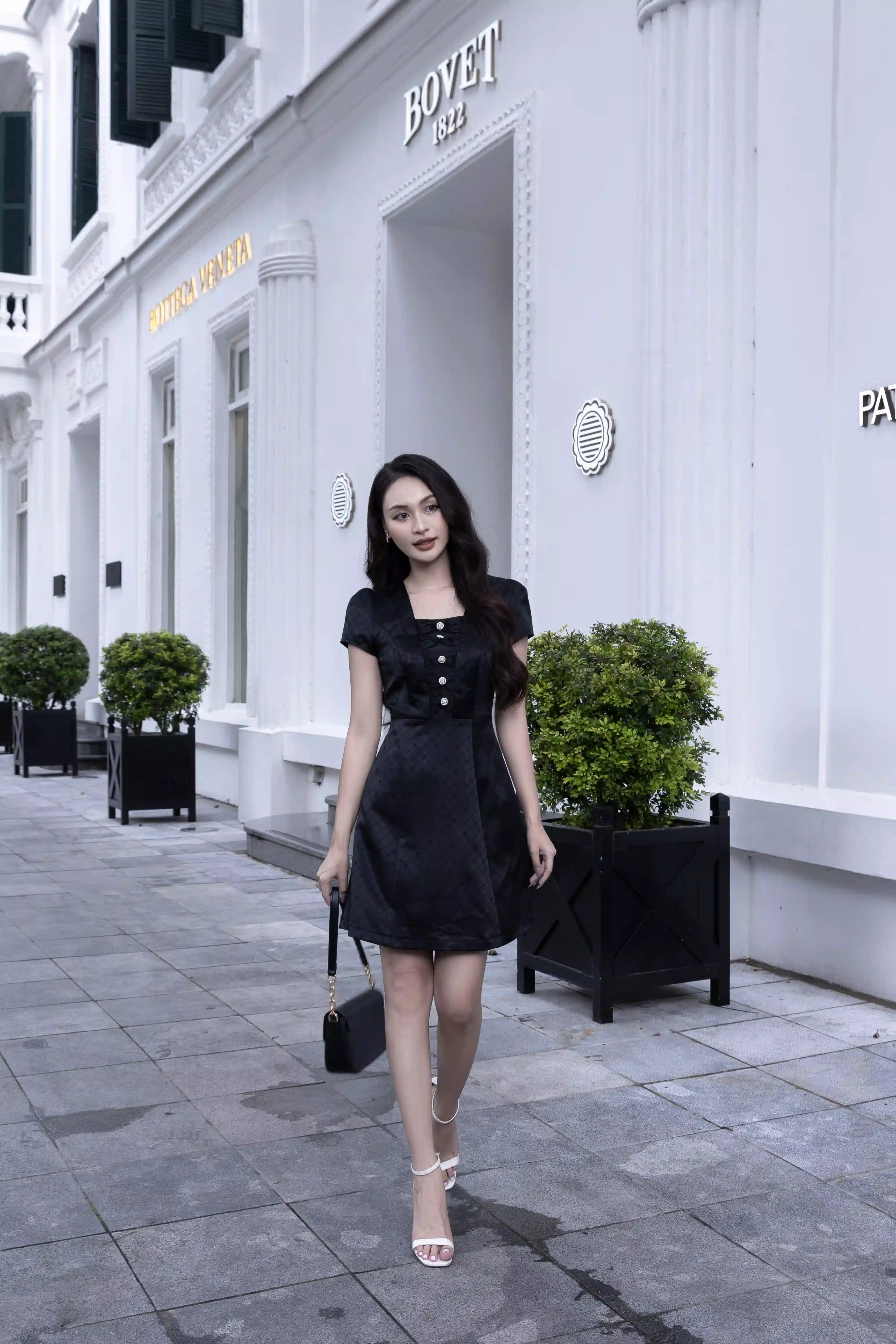 Đầm liền công sở dáng A Evelyn Dress gấm thêu nổi sang trọng