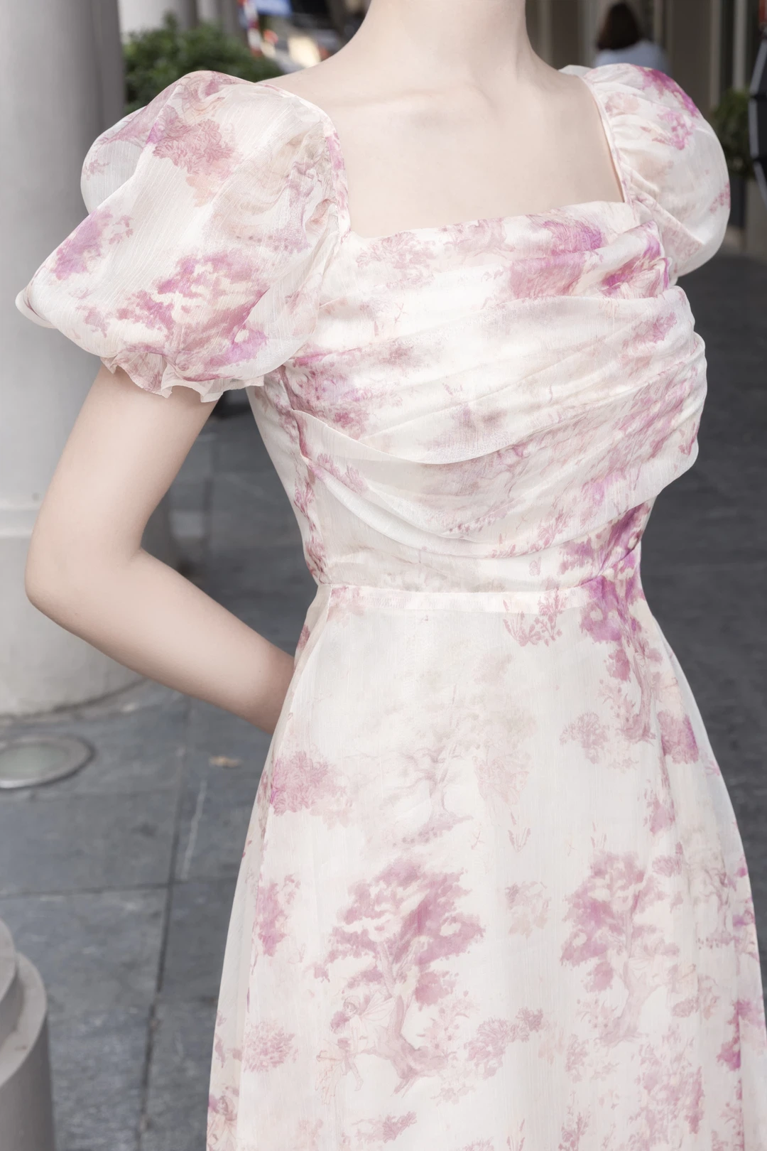 Đầm kiểu Lami Dress tơ in hoa vô thực 