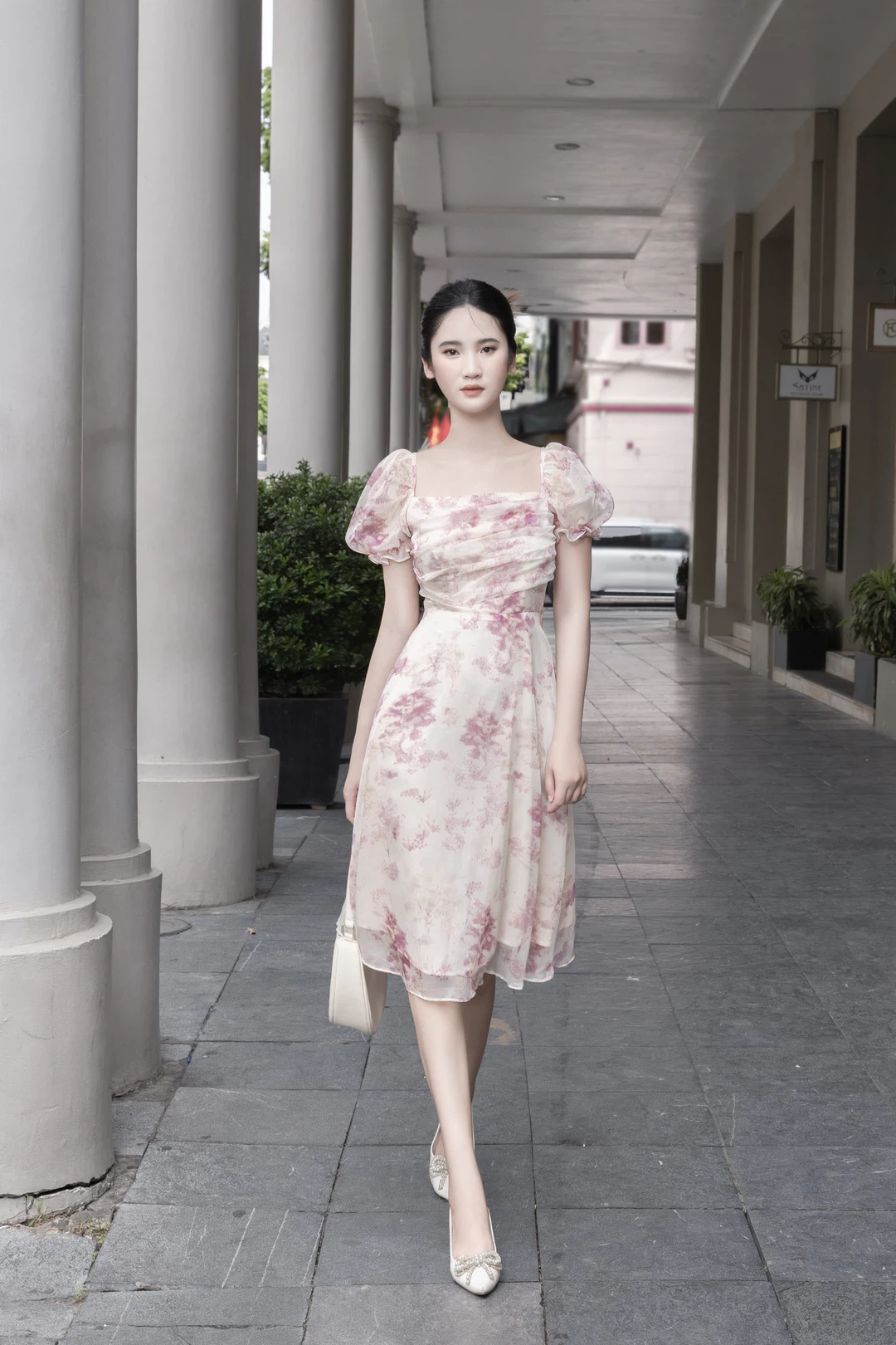 Đầm kiểu Lami Dress tơ in hoa vô thực 