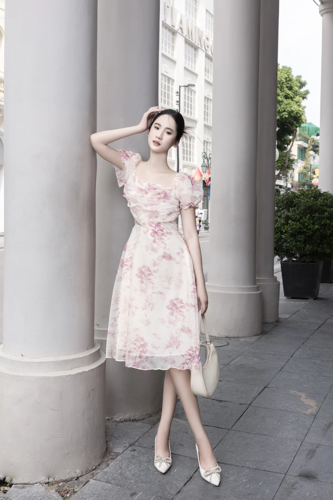 Đầm kiểu Lami Dress tơ in hoa vô thực 