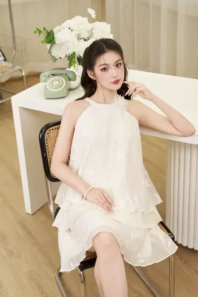 Đấm thiết kế Ayin Dress cổ yếm kiểu cách